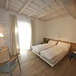 32 Camerecaffe