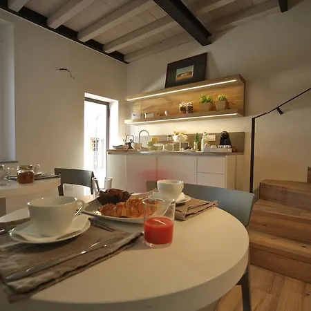 32 Camerecaffe Bed and Breakfast 4*