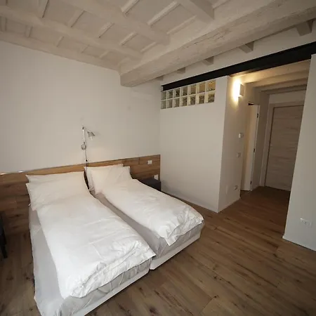 32 Camerecaffe * Pavia