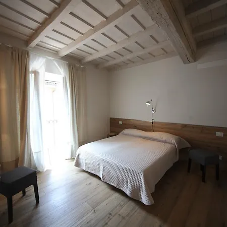 32 Camerecaffe * Pavia