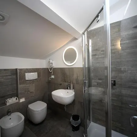 32 Camerecaffe Pavia